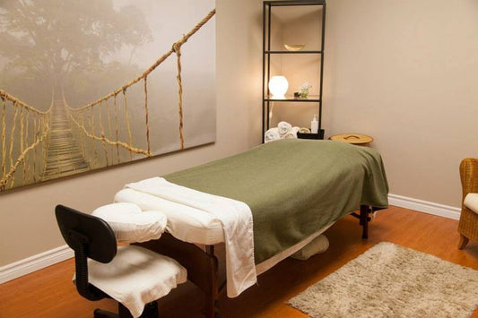 4 Impressive Benefits of Massage Bed Use in Spas and Salons